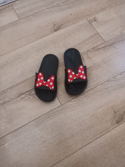 Slapi cu minie, fetite