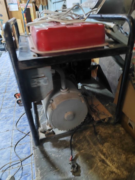 Бензиновый генератор