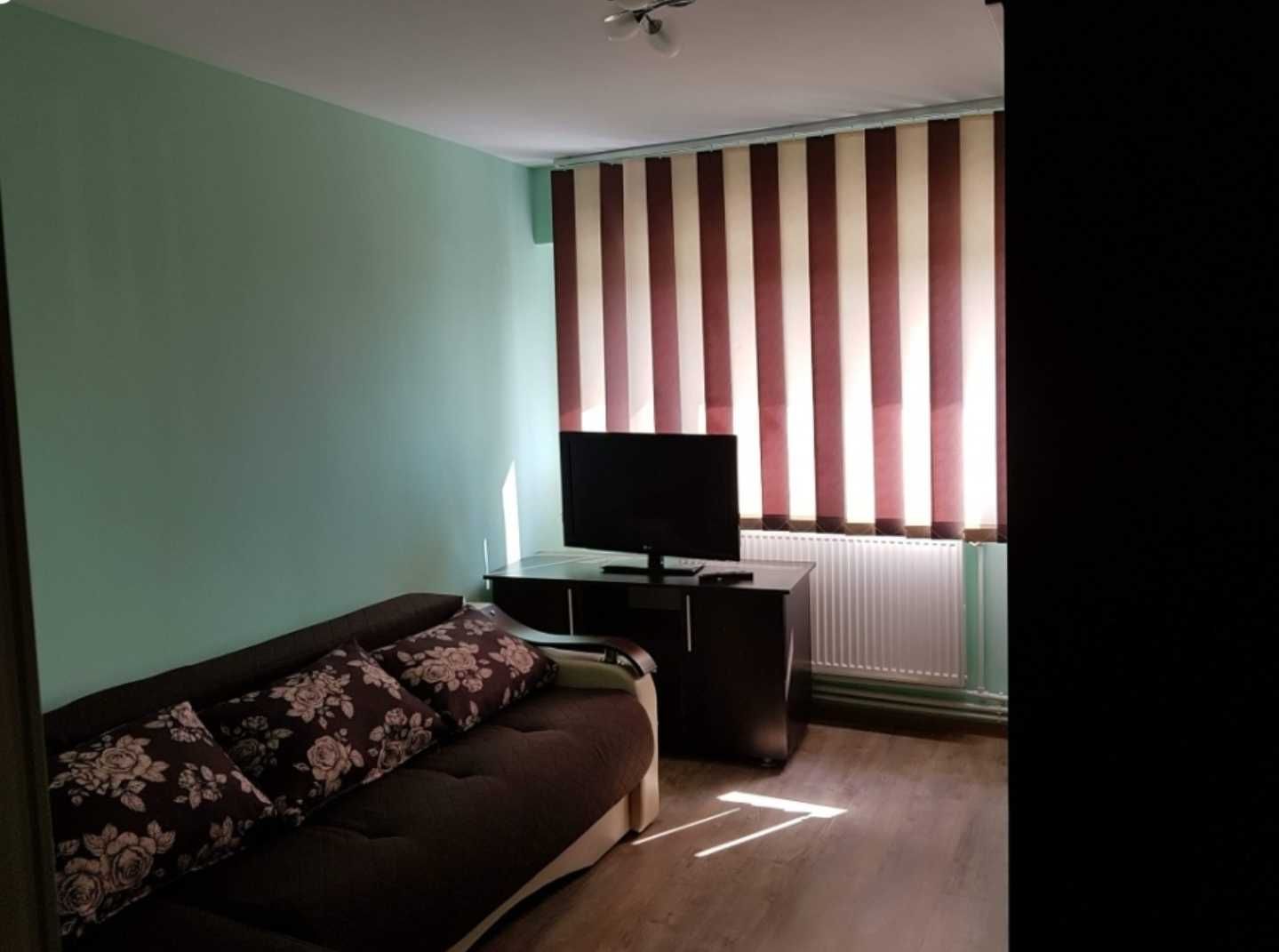 Închiriez apartament 2 camere, decomandat, centru, bloc ROMARTA.