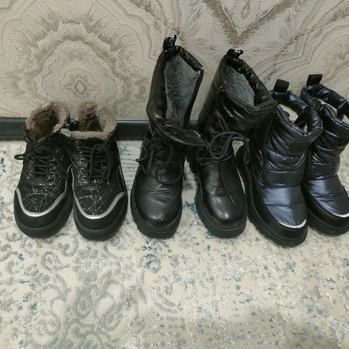 Продам зимнюю обувь для девочки  отличного качества и состояния