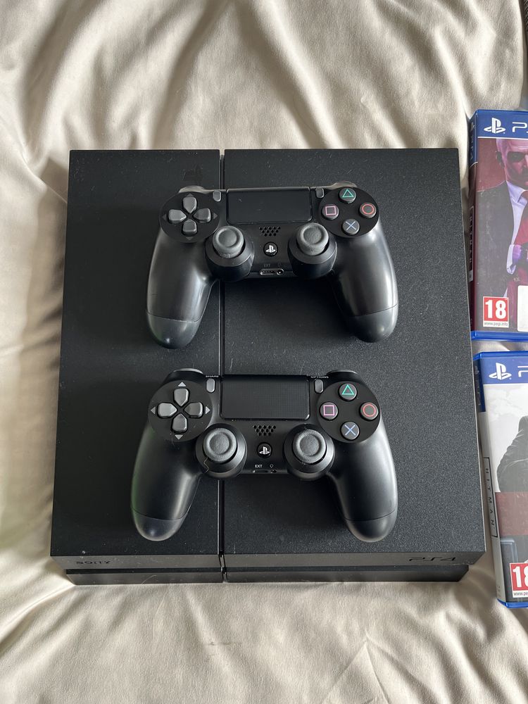 PS4 cu 2 manete originale