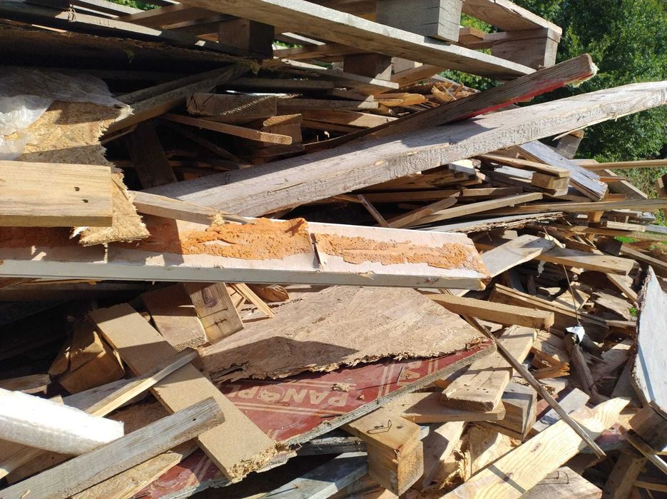 Lemn de foc din paleti si constructii