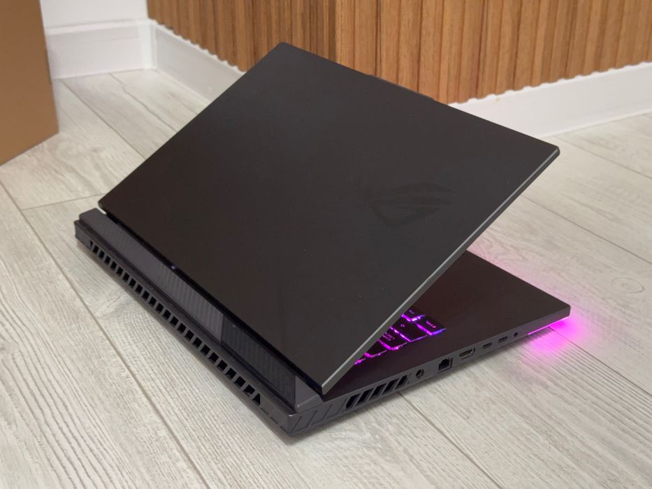 16.0 IPS 165hz/ RTX 4060 8GB/i7 13650HX /32GB / 1TB SSD/ Rog Strix/RGB