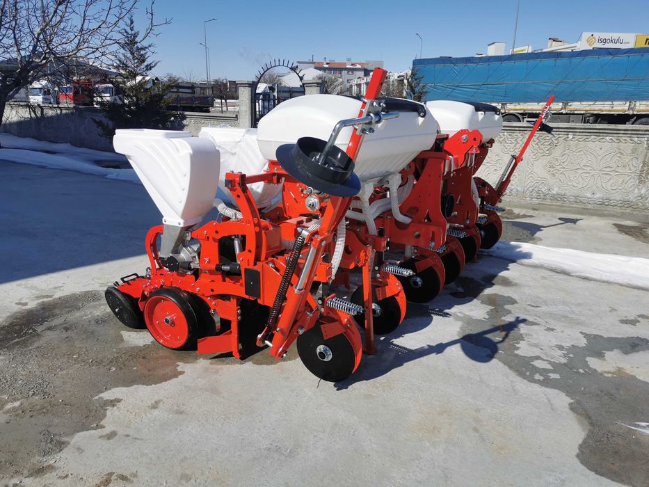 Сеялка свекловично-кукурузная 6 рядная пневматическая, дисковая