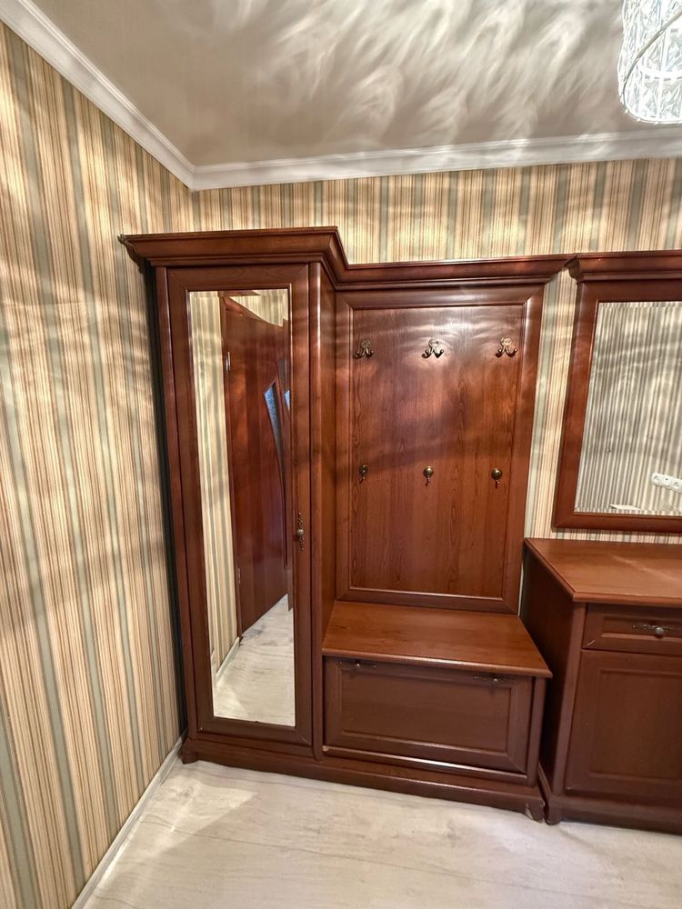 Продам люстра и прихожи б/у