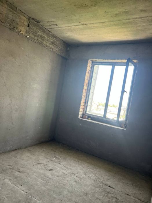 Kvartira sotiladi sergelida bobur maxalla 1/4/4 40 m2