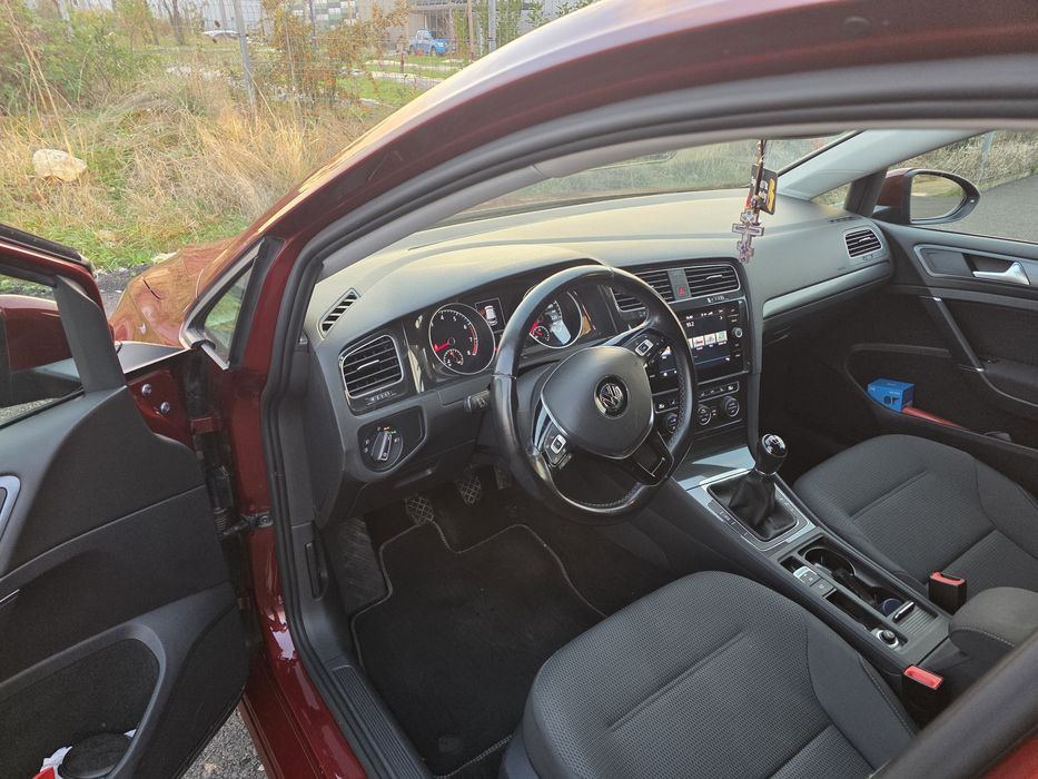 Vând VW Golf 7 1.5 TSI culoare deosebită!!