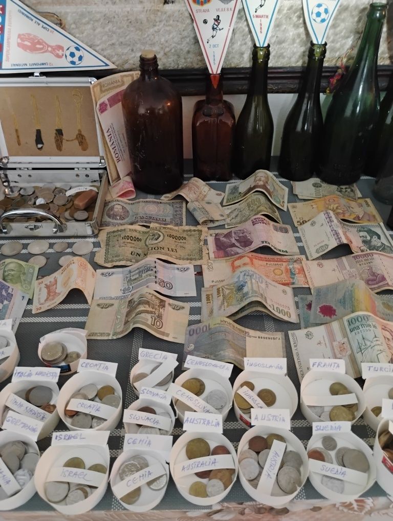 VNd monede, bancnote, sticle vechi ani 30- 40 medalii, fanioane