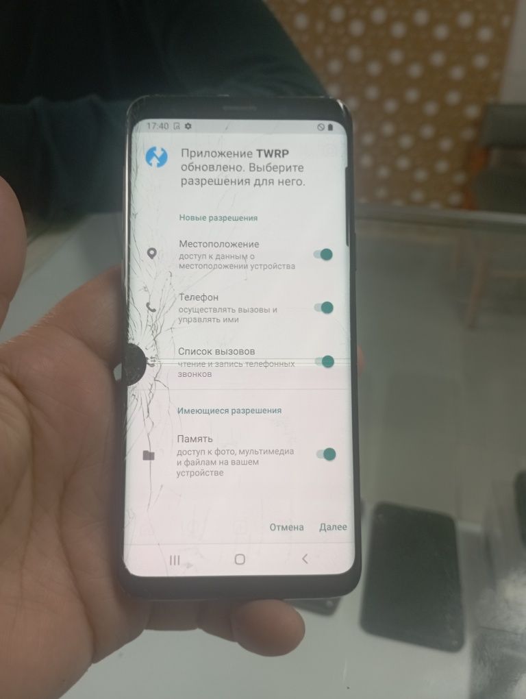 Samsung s 9 plata bor seliy telifon bilan. Ekrani singan