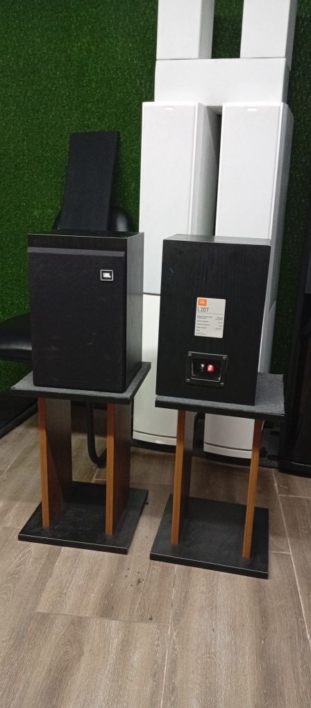 Букшелфи JBL L-20T