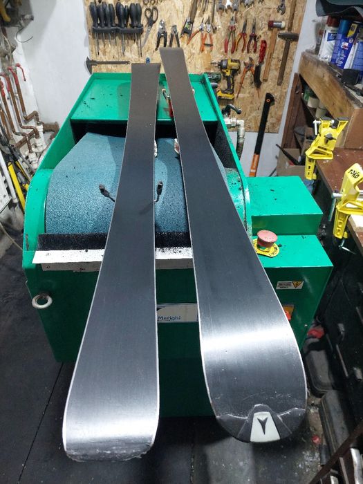 Service schiuri și snowboard