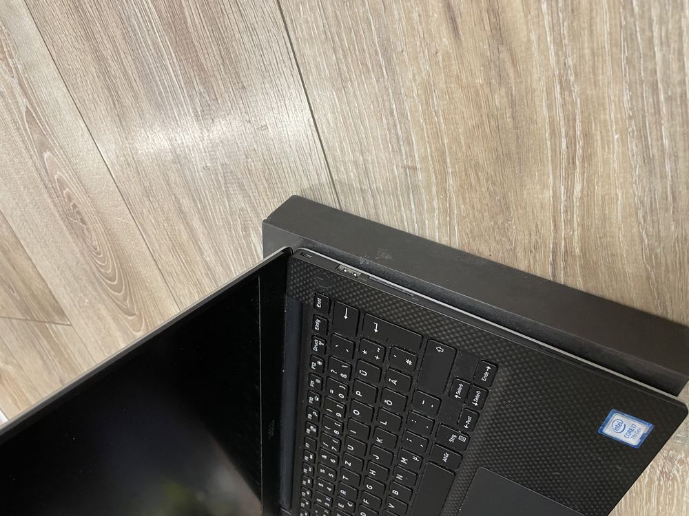 Лаптоп DELL XPS 9360 НОВ! Спешно!