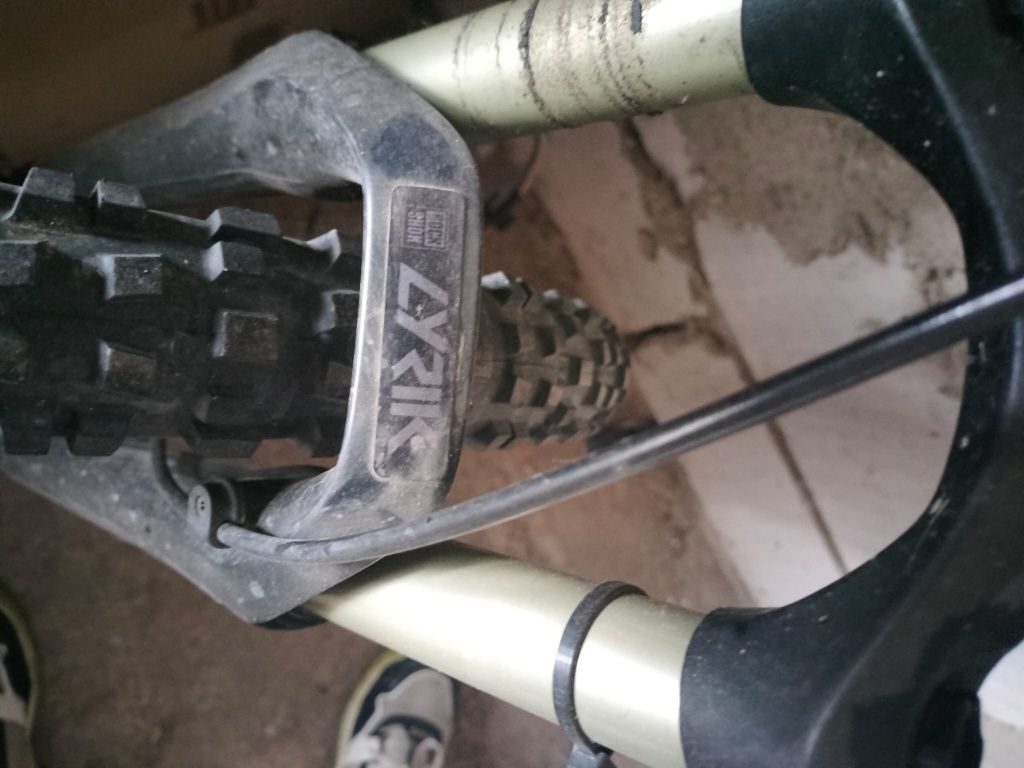 Vând bicicletă cannondale