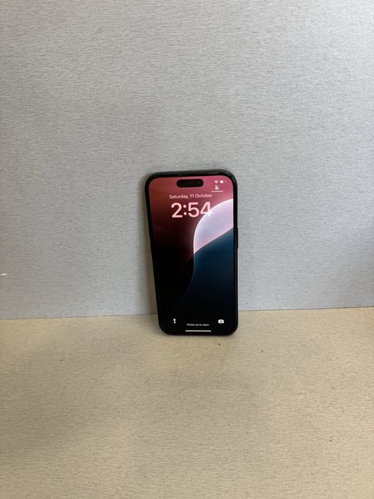 Продавам отличен iPhone 16 56 цикъла