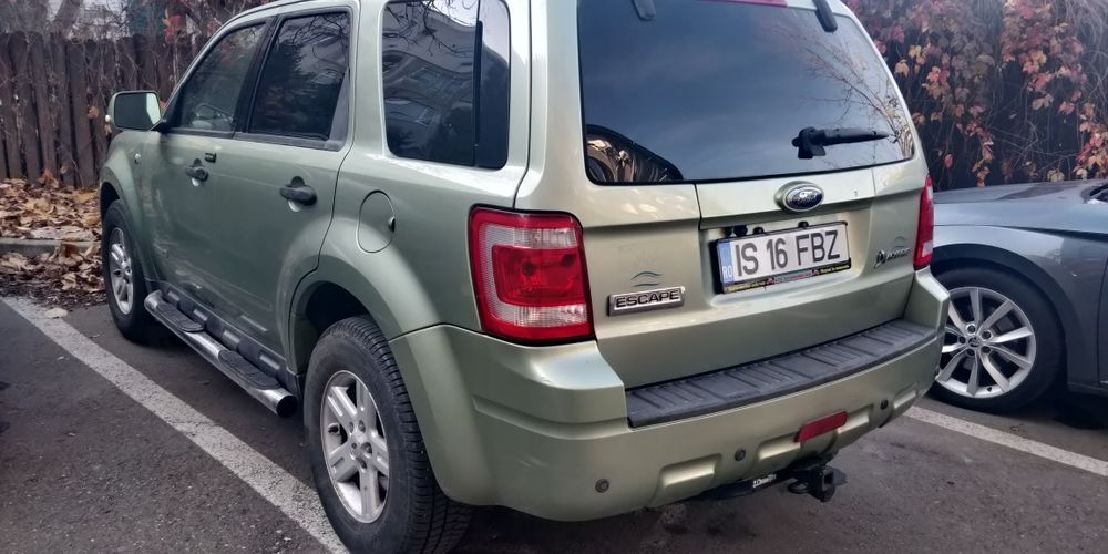 Ford Escape SUV hibrid