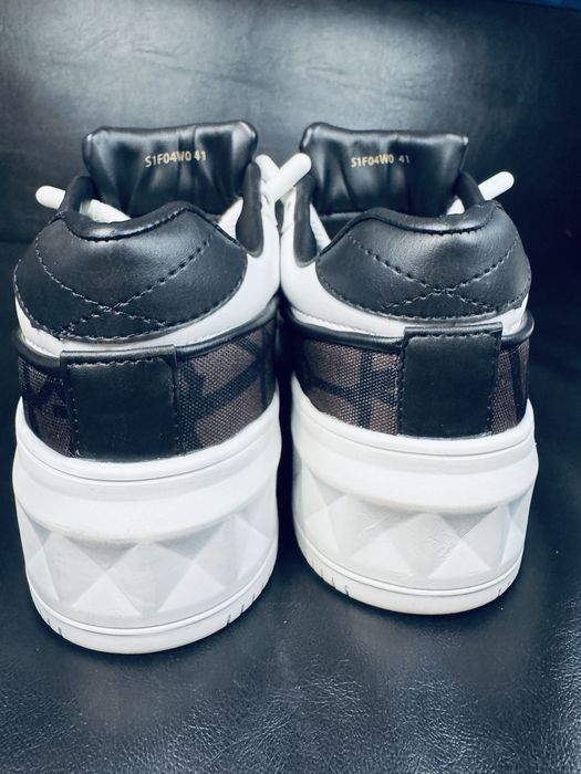 Valentino Garavani One Stud Premium Unisex