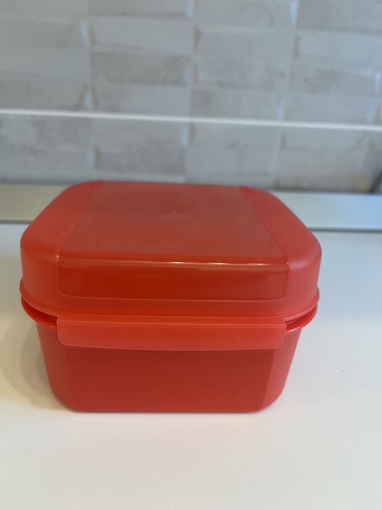 Port sendvis Tupperware