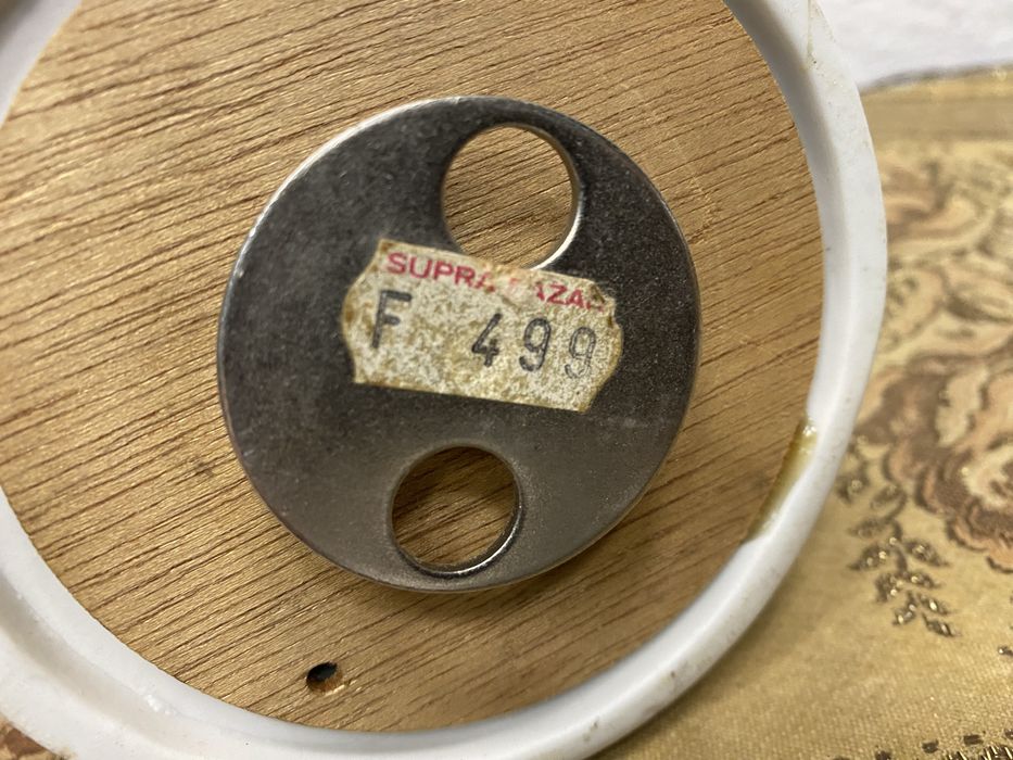 Френска фигура от порцелан музикален механизъм