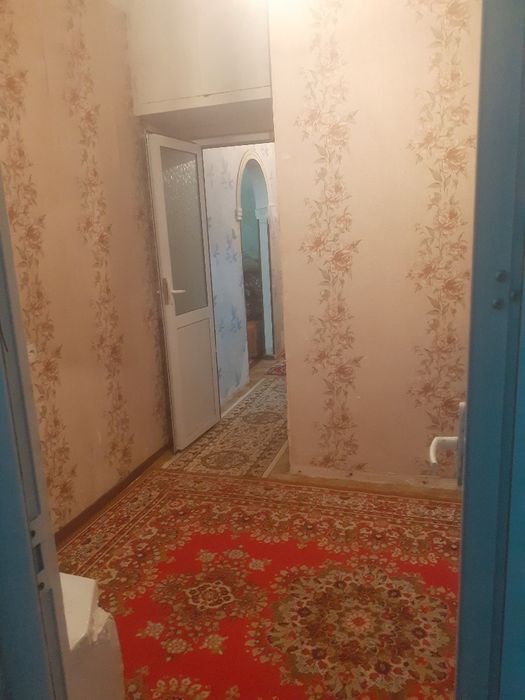 TEZDA SOTILADI. Gorniy unverstet oldidagi  domlardan 1 xona 2 xonaqili