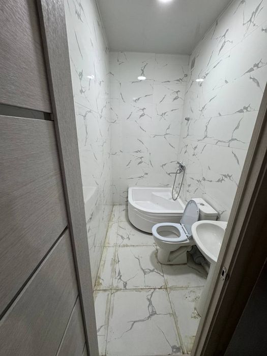 Yangidarxonda 3 xonali uy SROCHNO SOTILADI