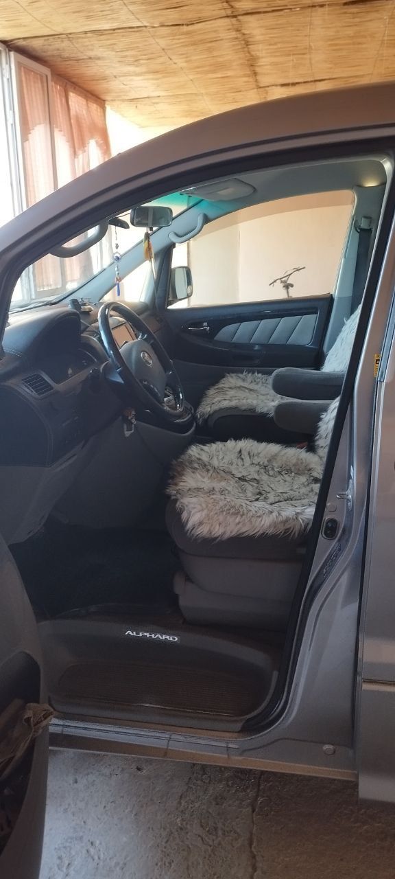 Tayota alphard 2005