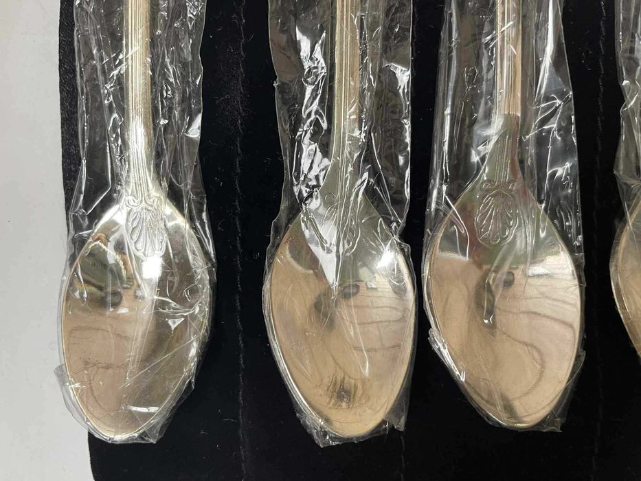 Красиви посребрени лъжички от Англия с порцелан