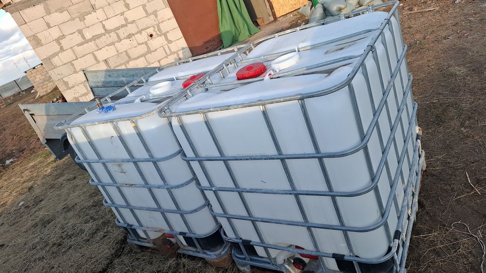 Продам бочки на 1000л (еврокуб)