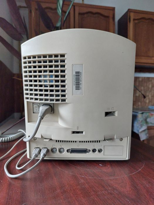 Vintage Apple Macintos Colour Classic - 40 MB HDD