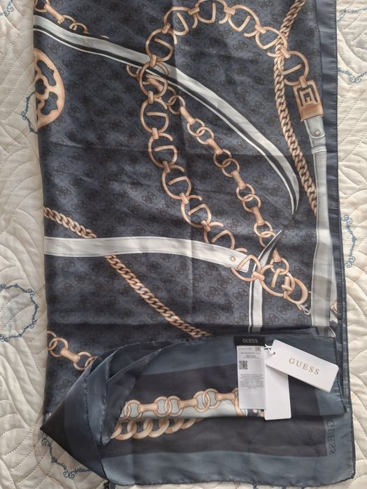 Дамски шал Guess