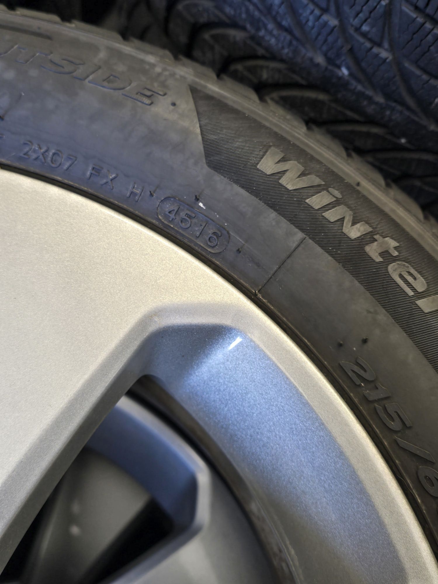 4 Броя 215/60/17 Hankook 2x6mm 2x5,2mm