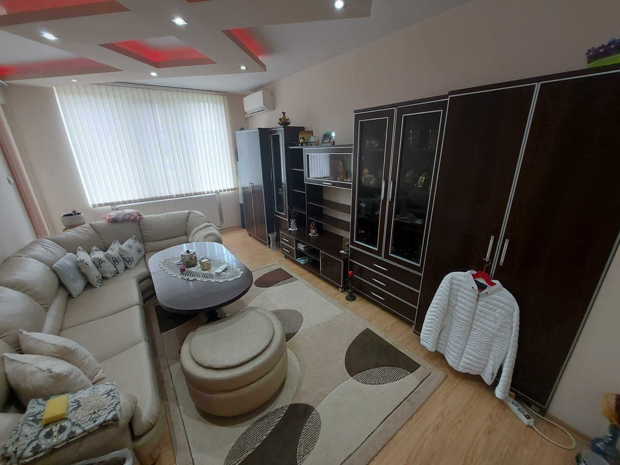 Четиристаен апартамент, 100кв.м, Пазара