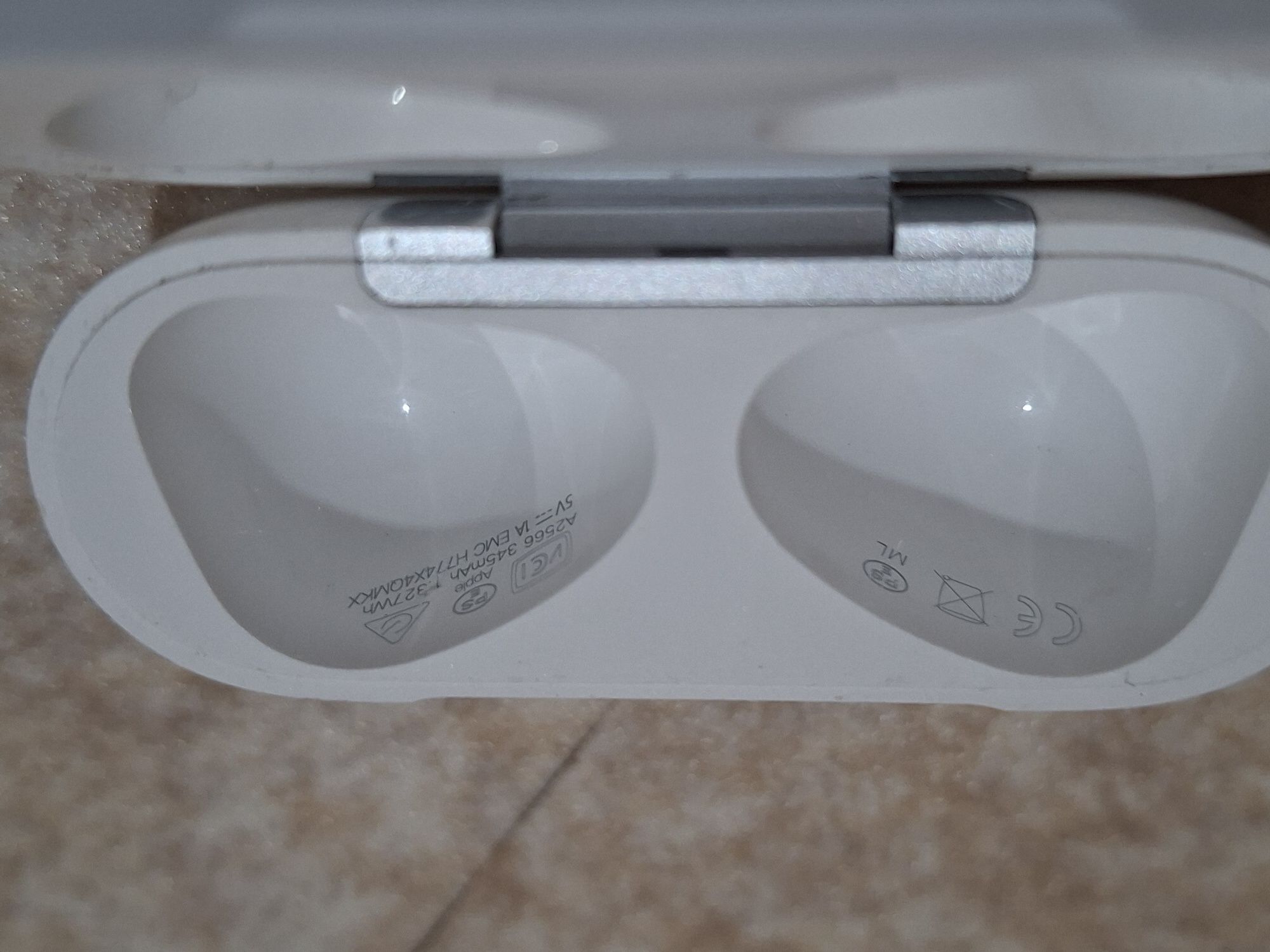 2 оригинальных AirPods 2, 3
