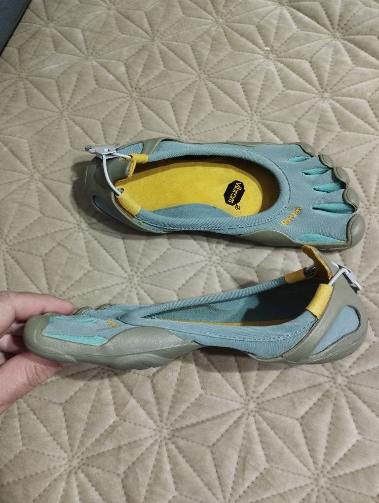 Vibram FiveFingers minimalist toe shoes măr 38