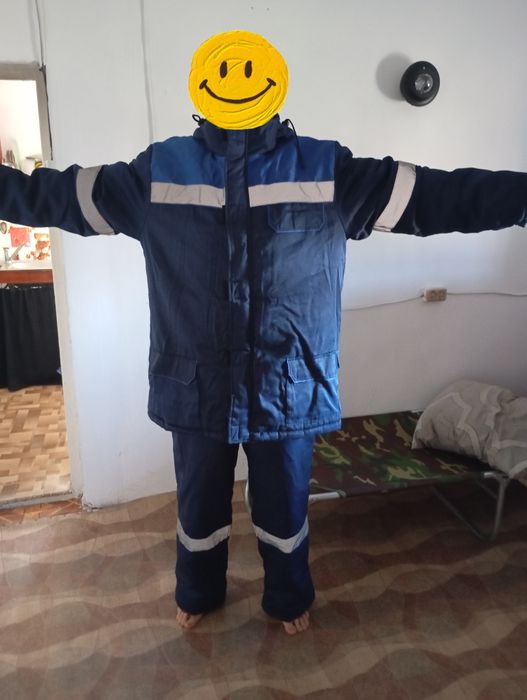 Продам за 1000 зимнюю спец одежду