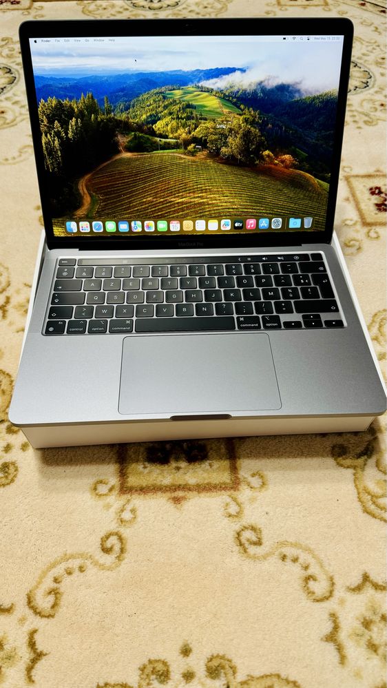 Vând Macbook Pro M2, model 2022