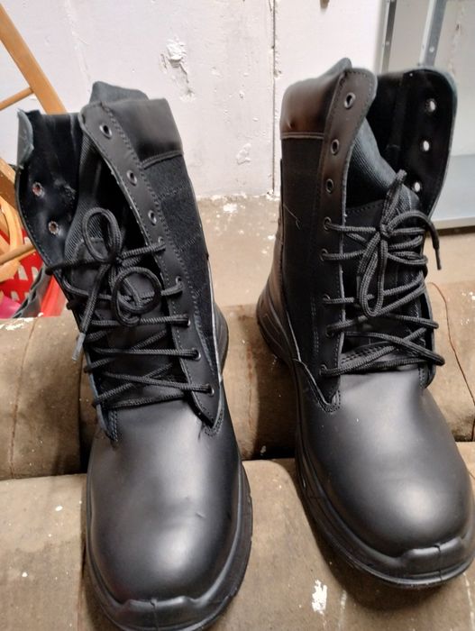 Vând bocanci mărimea 42 respectiv 46