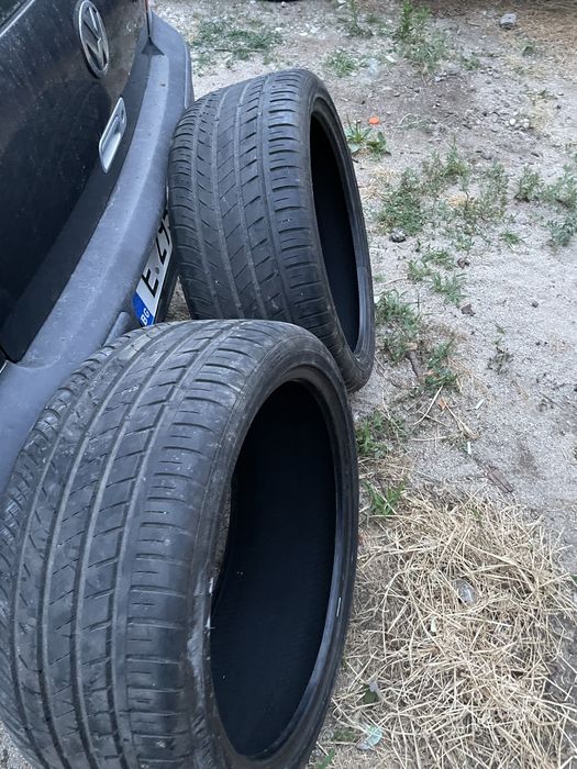 Гуми 2бр - 285/35/22