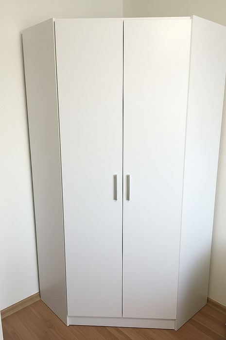 Шкаф угловой двухдверный