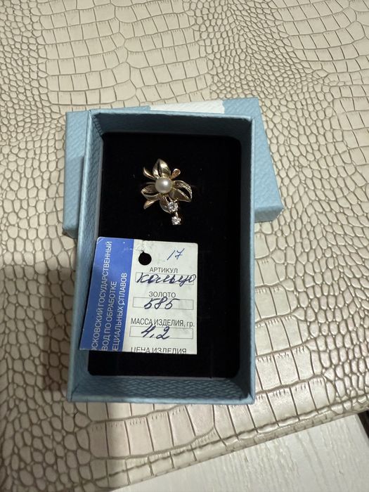 Золотое кольцо с жемчугом