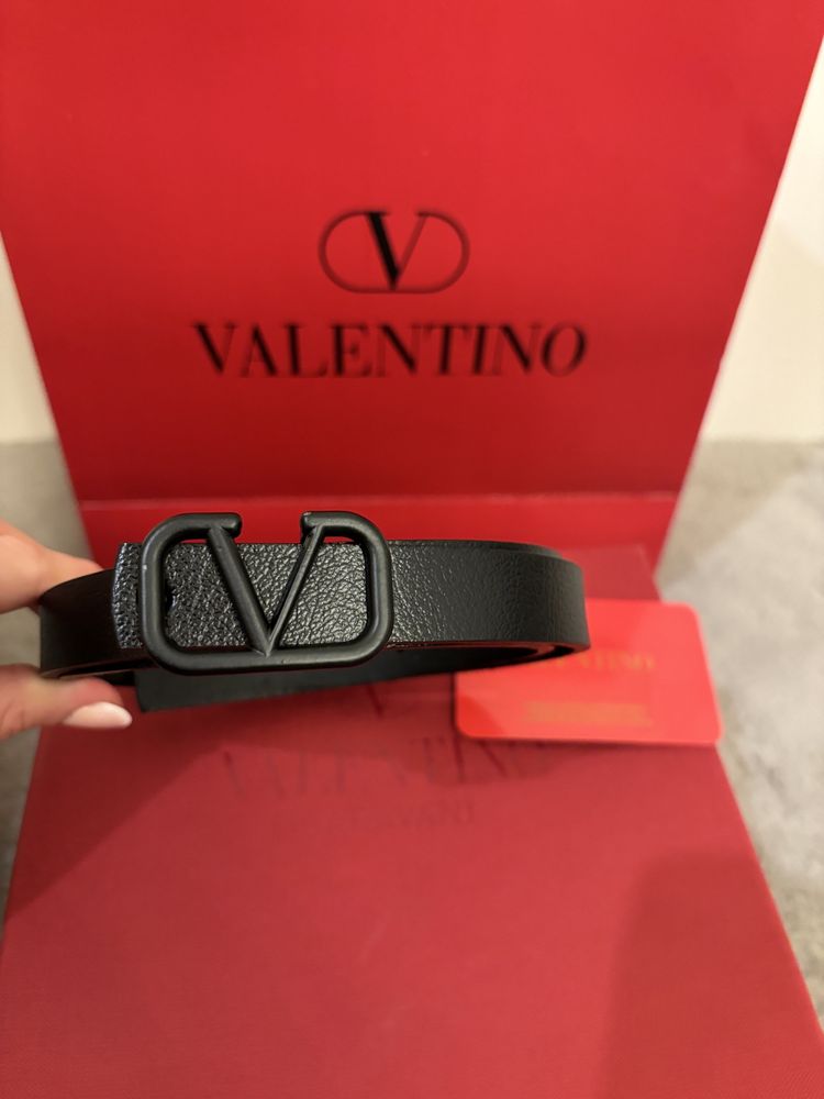 Curea Valentino Garavani neagra