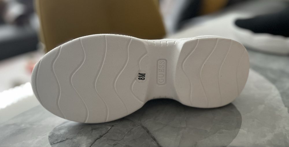 Нови маратонки Guess