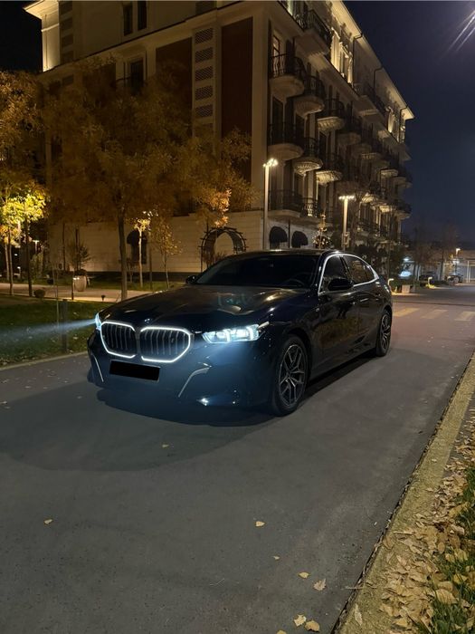 BMW i5 40L 2025.
