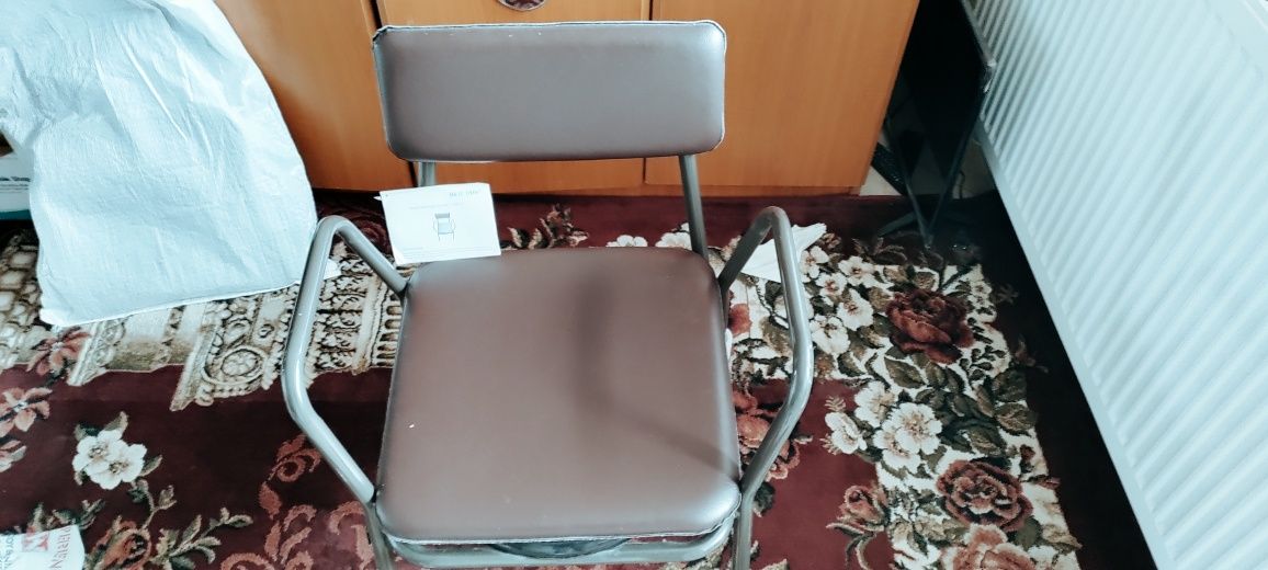 Vând scaun cu wc de cameră, nou, nefolosit București 
Predare personal
