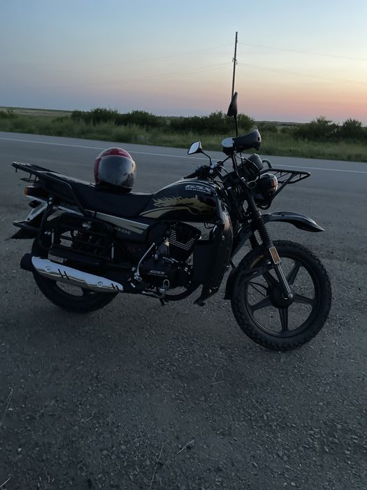 Мотоцикл SUZUKI GSX GS200 черный, золотистый