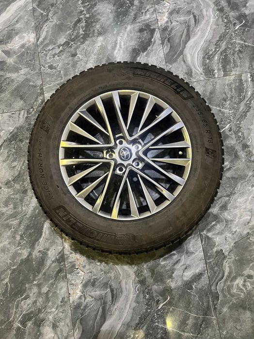 Продам комплект шины мишлен 235/65/18 с дисками на Хайландер 2024г