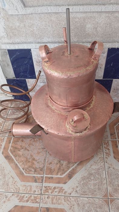 Vând un cazan de făcut țuică de 12 găleți