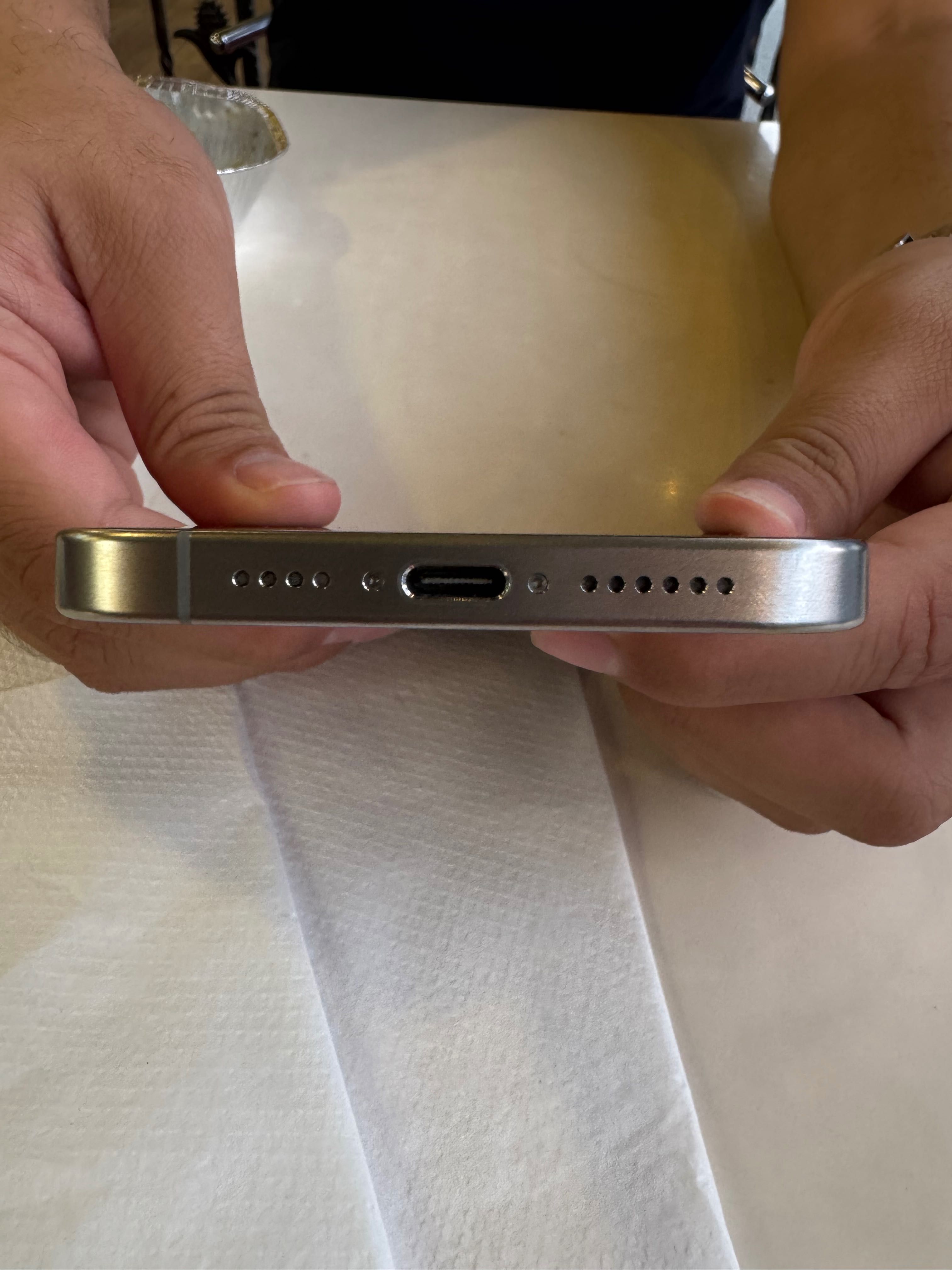 Apple İphone 15 pro max  гаранция