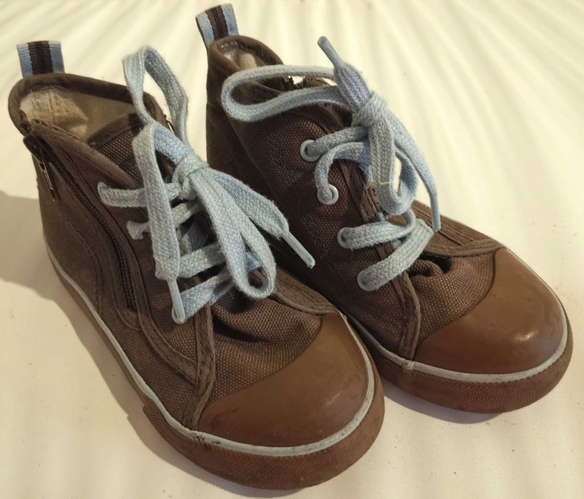 Pantofi gen Converse de la Decathlon, marime 26