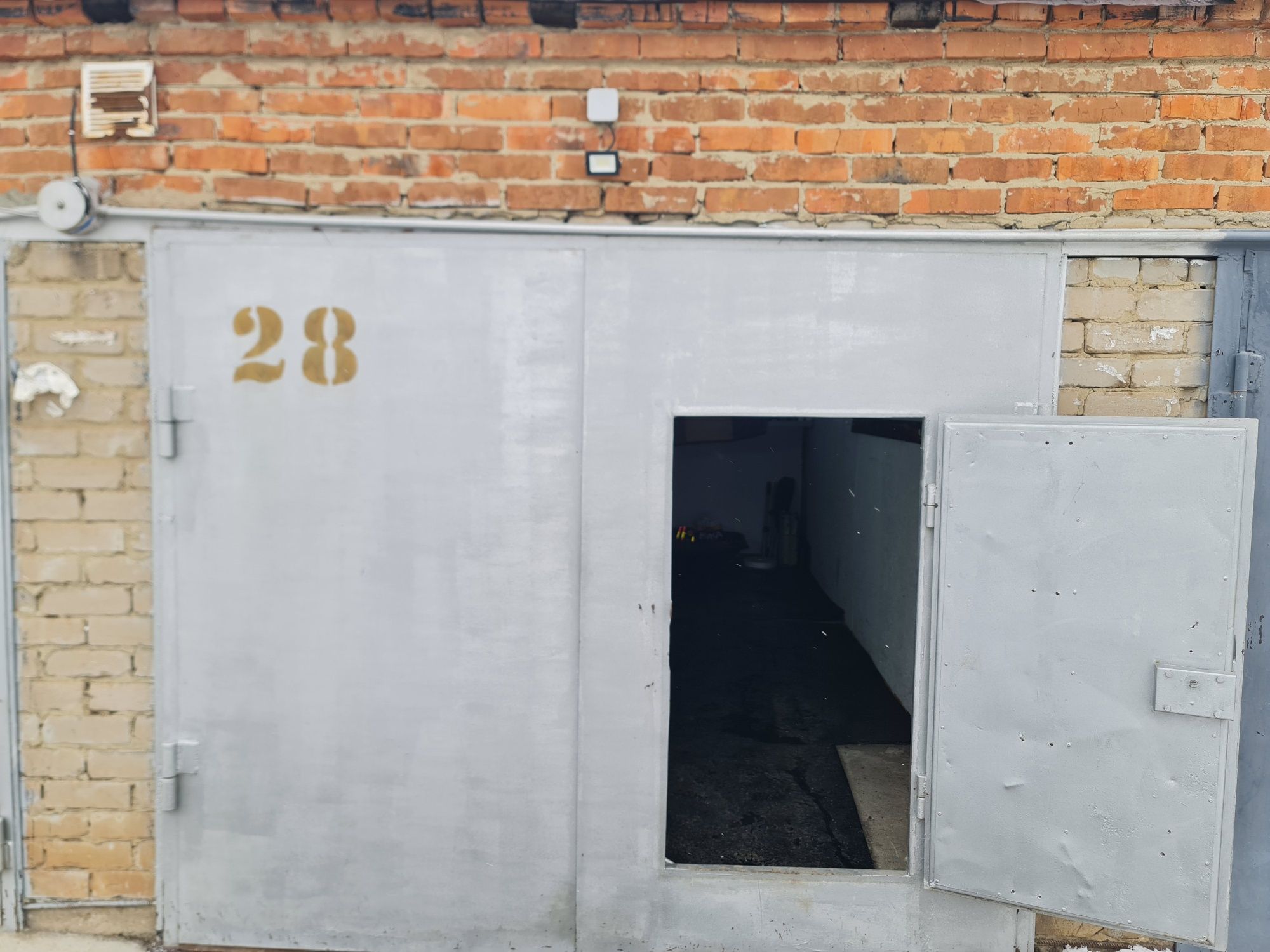 Сдам в аренду или продам гараж в городе напротив ДЕКО