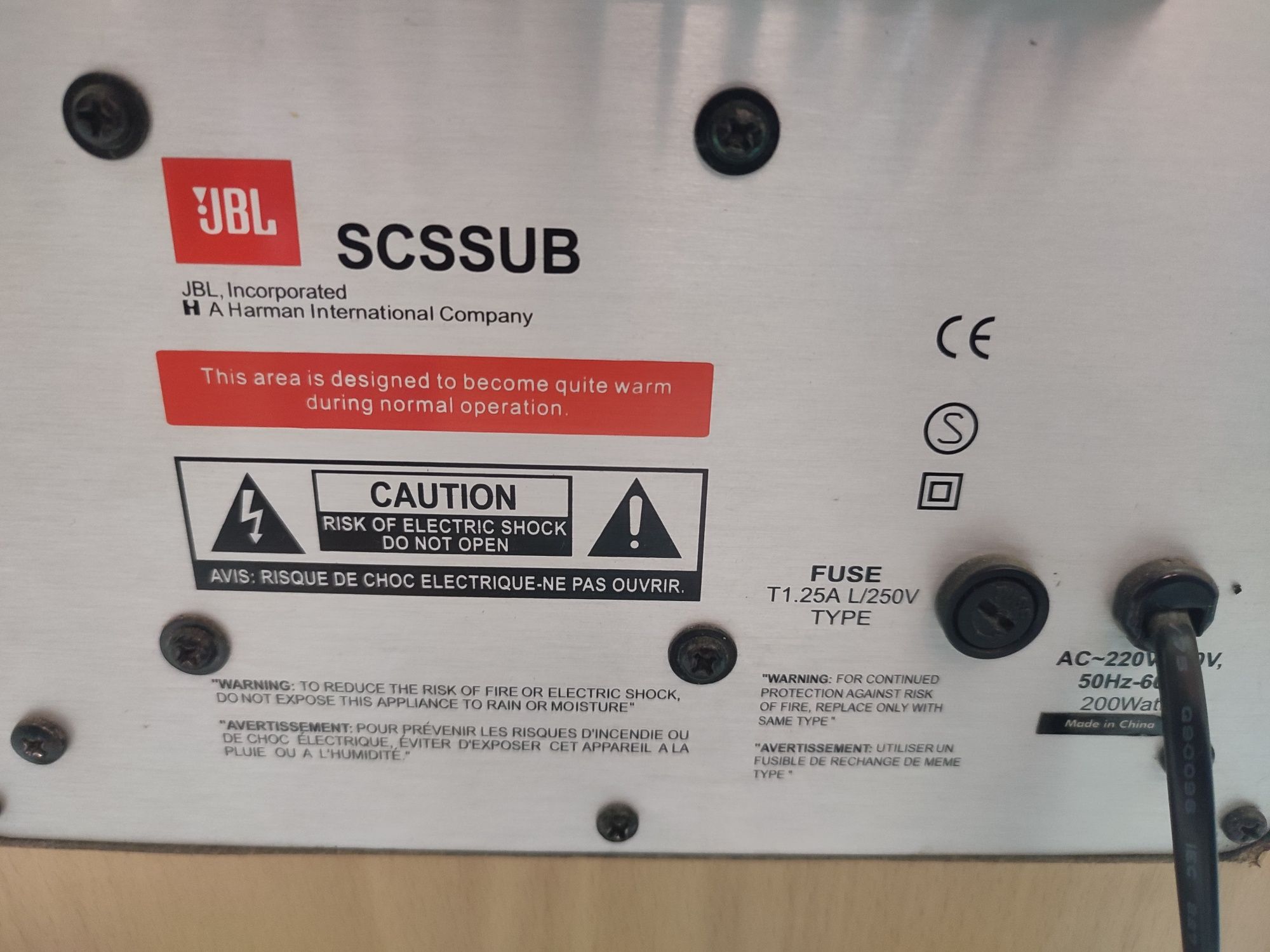 Продам сабвуфер JBL SCSSUB